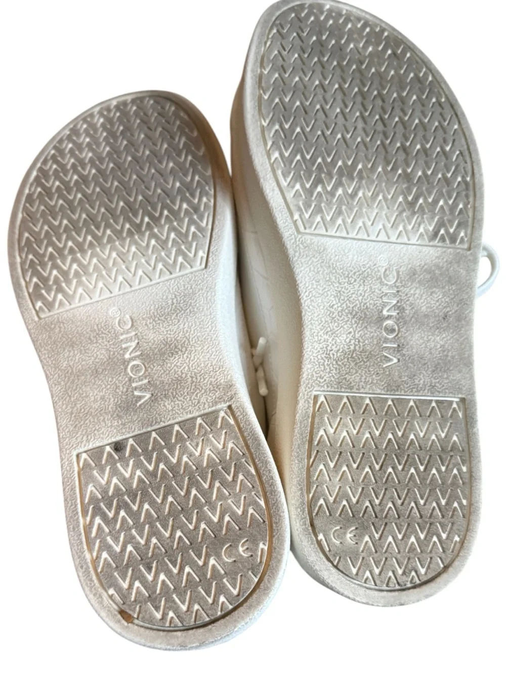 Vionic Winnie Leather White Low-Profile Lace-Up Sneakers